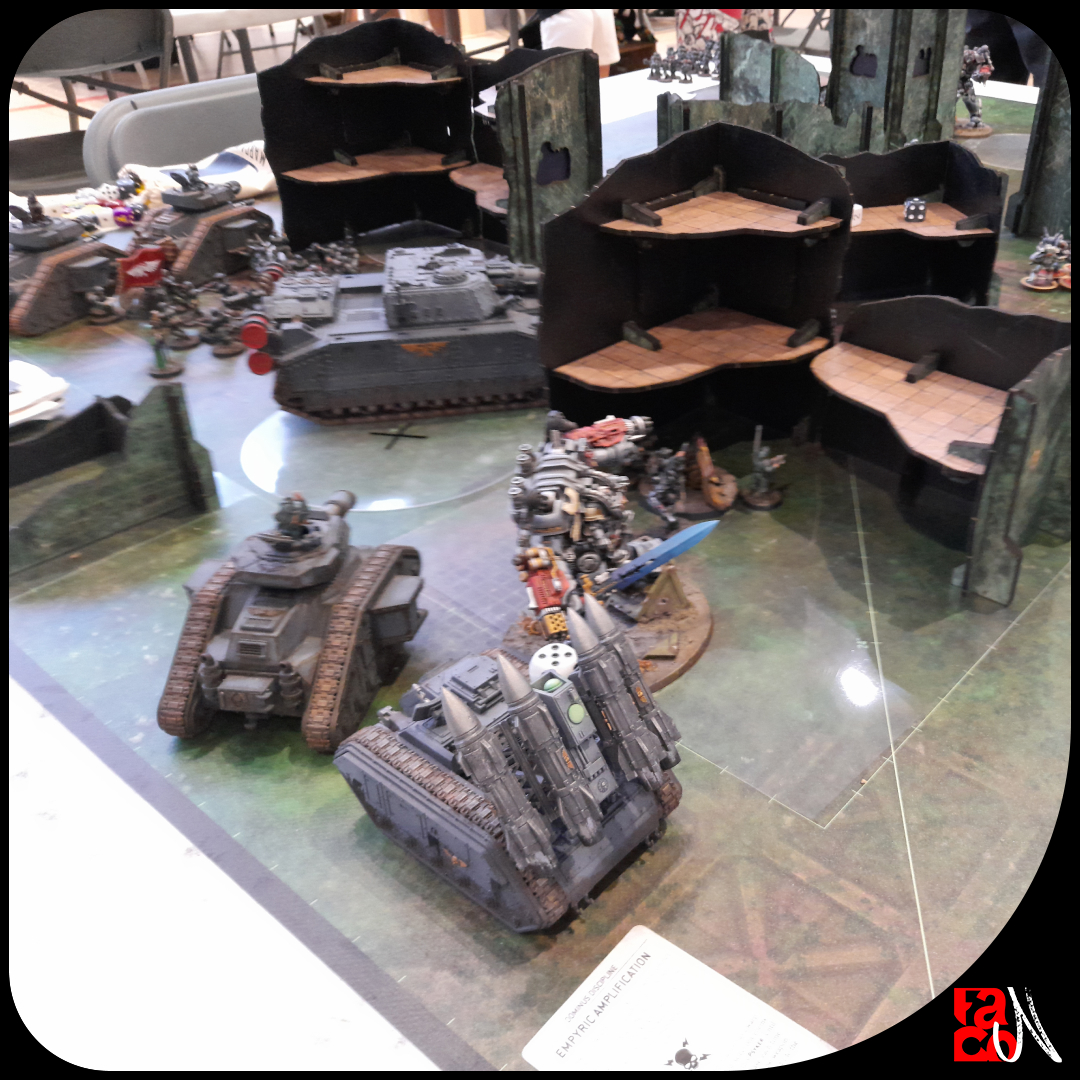 Mesa amb miniatures de warhammer 1
