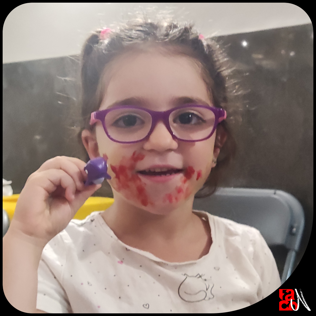 Nena amb maquillatge de la zombie walk
